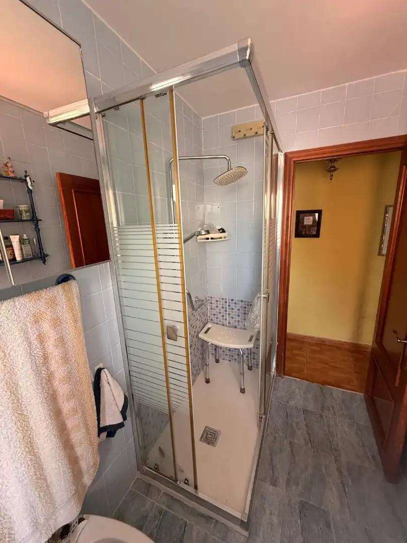 Baño de Piso en venta en Gijón  con Calefacción