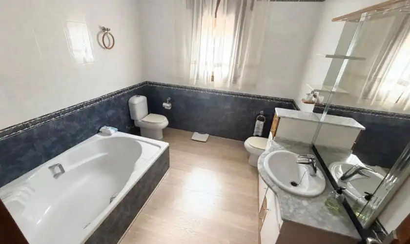 Badezimmer von Haus oder Chalet zum Verkauf in Carboneras mit Klimaanlage, Heizung und Privatgarten