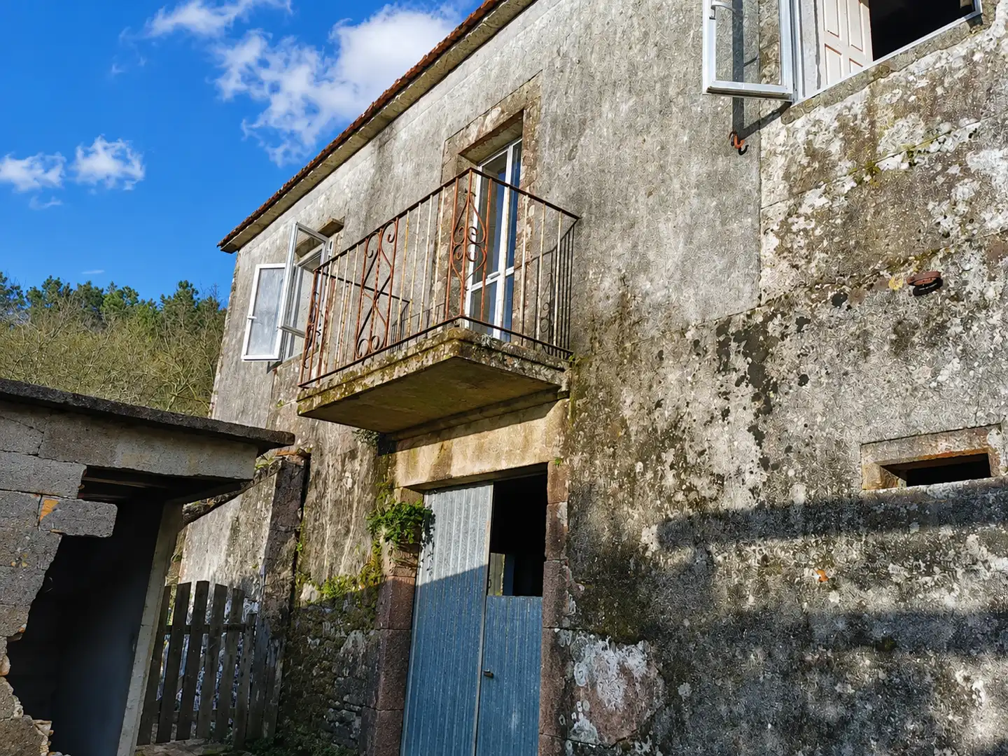 Vista exterior de Finca rústica en venda en Moraña amb Jardí privat, Terrassa i Balcó