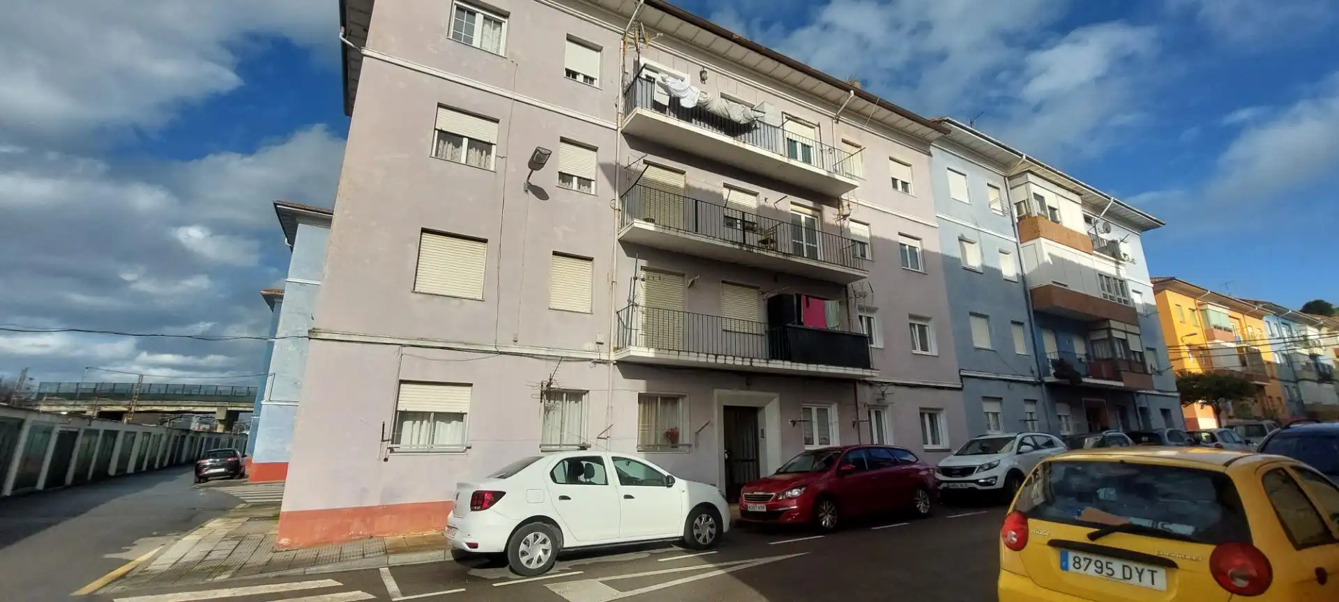 Außenansicht von Wohnung zum Verkauf in Torrelavega  mit Balkon