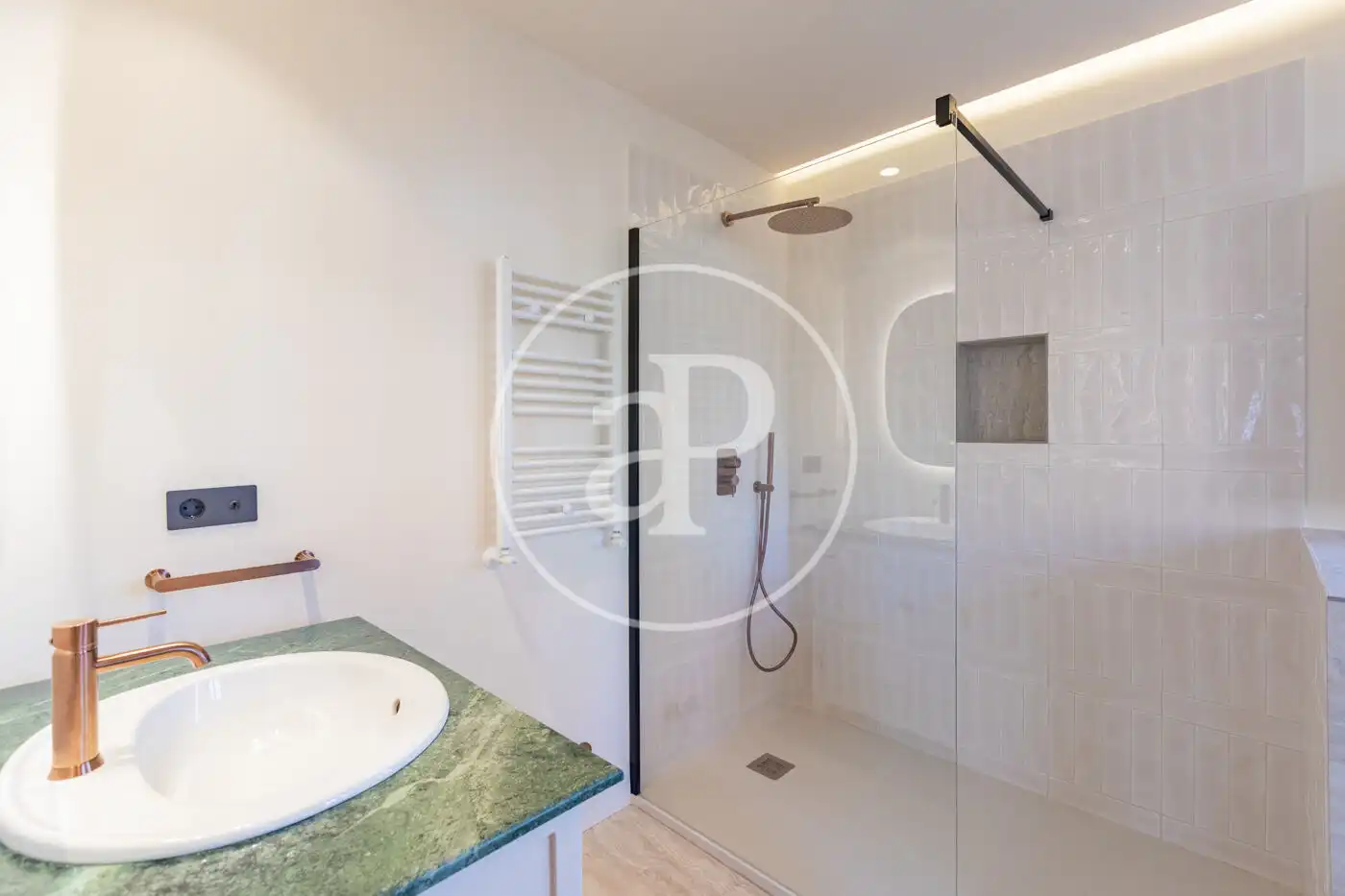 Bathroom of Houses for rent in Madrid  with Air Conditioner, Heating and Private garden