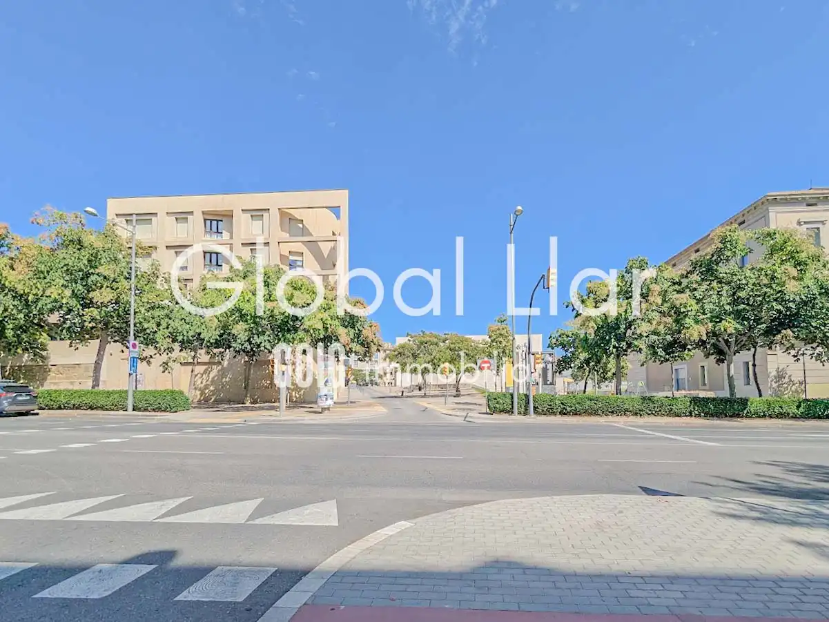 Außenansicht von Wohnung zum Verkauf in Lleida mit Klimaanlage, Heizung und Balkon