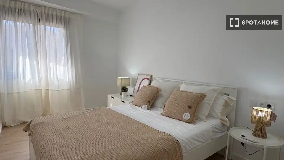 Habitación de Apartamento para compartir en Valencia con Aire acondicionado, Terraza y Amueblado