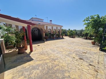 Villa mit Pool zum Verkauf in Fernán-Núñez