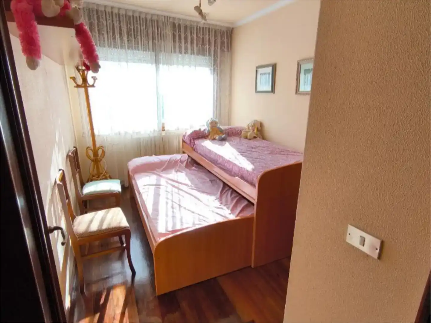 Habitación de Casa adosada en venta en Vigo  con Parquet, Trastero y Amueblado