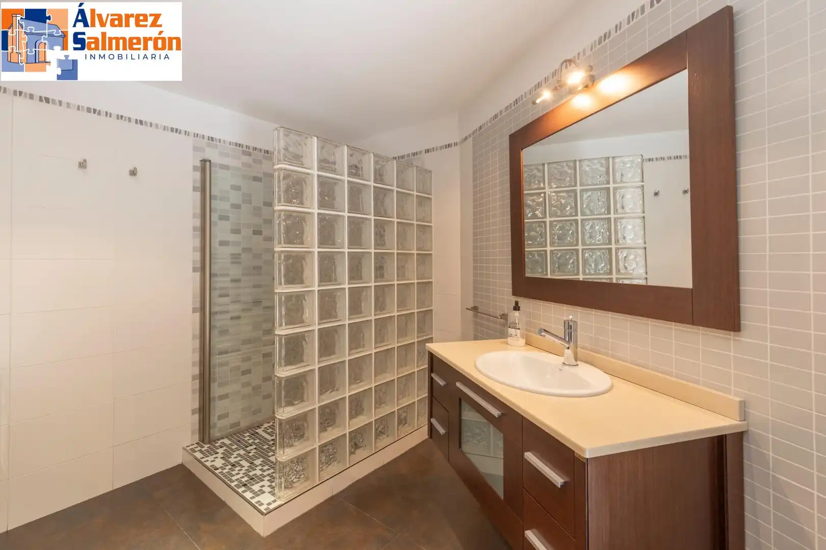 Badezimmer von Haus oder Chalet zum Verkauf in Alfacar mit Heizung und Schwimmbad