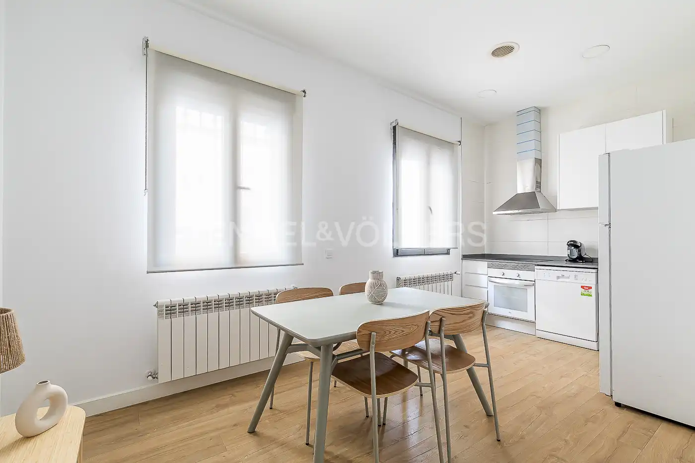 Cuina de Apartament de lloguer en Madrid amb Aire condicionat, Calefacció i Moblat