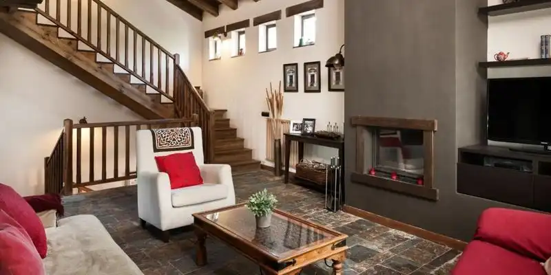 Sala d'estar de Finca rústica en venda en Majaelrayo amb Jardí privat, Traster i Moblat