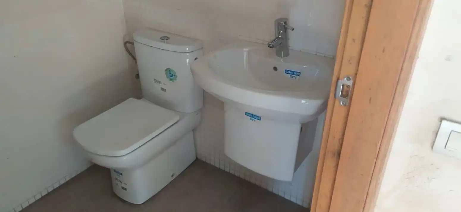 Baño de Local en venta en Montcada i Reixac