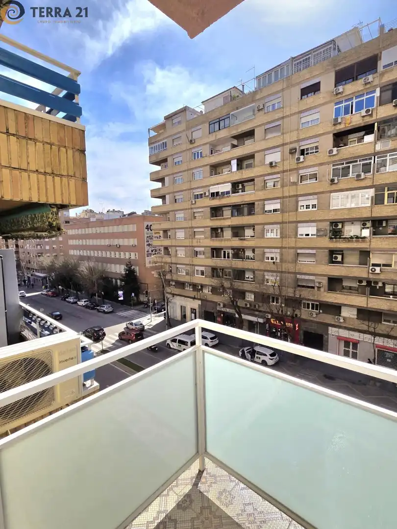 Außenansicht von Wohnung zur untervermieten in Jaén mit Klimaanlage, Heizung und Terrasse