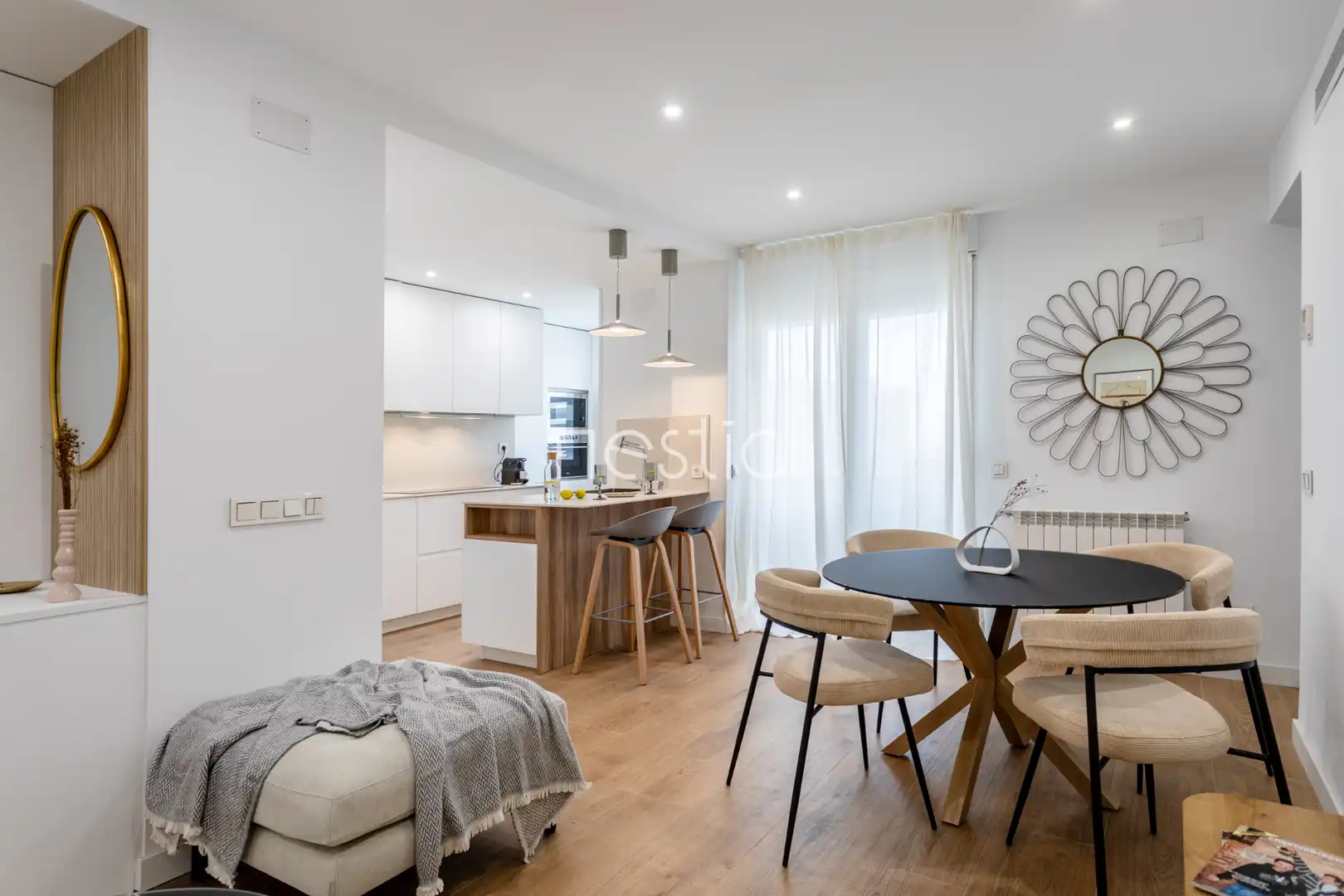 Dormitori de Apartament de lloguer en Madrid amb Aire condicionat, Calefacció i Terrassa