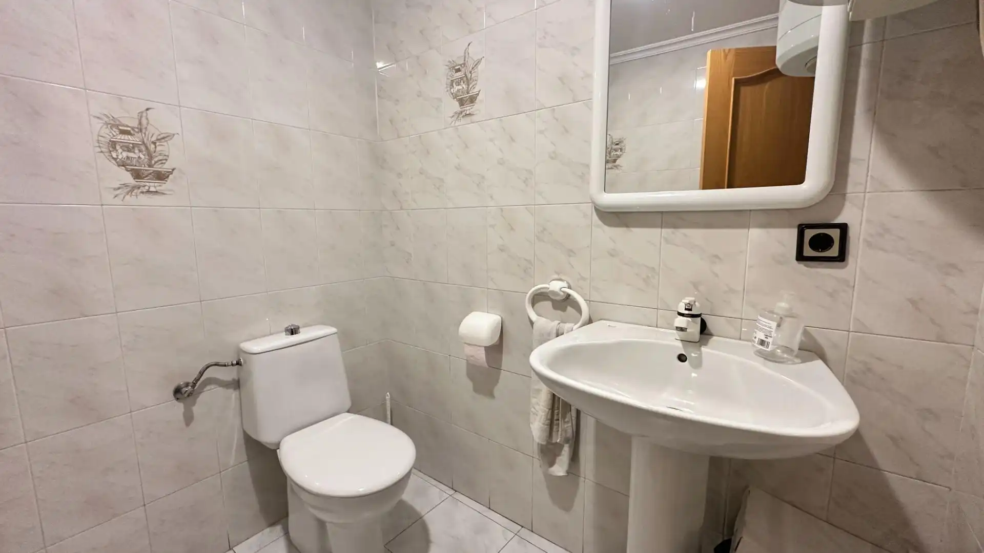 Badezimmer von Büro zur Miete in Soria Capital  mit Klimaanlage und Heizung