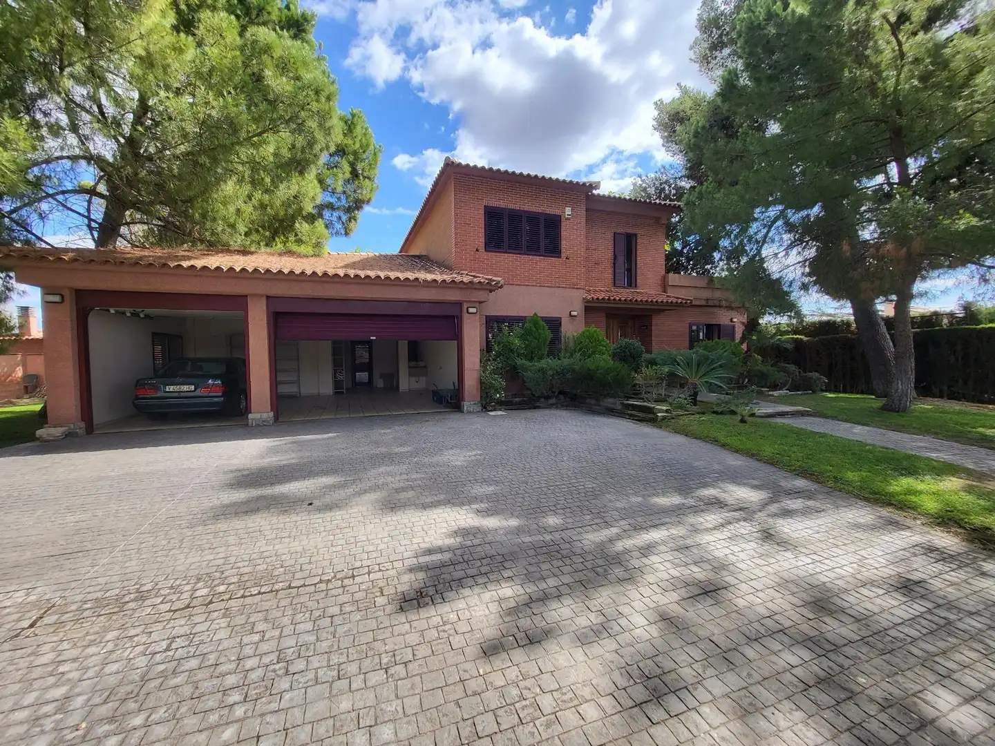 Vista exterior de Casa o xalet en venda en La Pobla de Vallbona amb Aire condicionat, Calefacció i Piscina