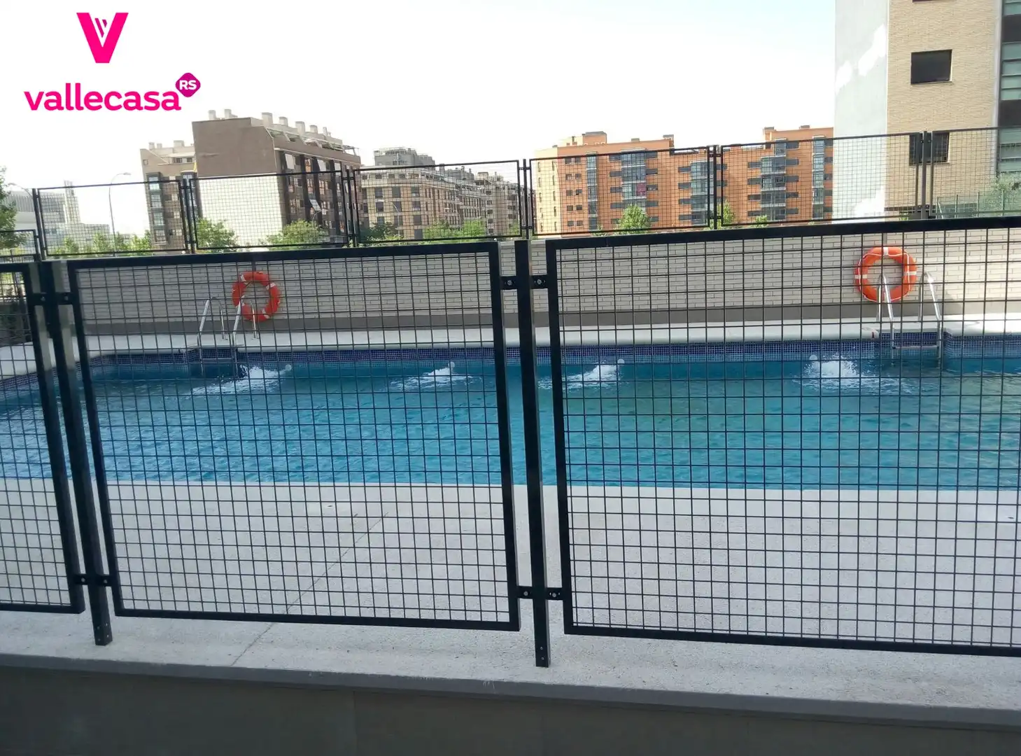 Piscina de Pis en venda en Madrid amb Aire condicionat, Calefacció i Terrassa