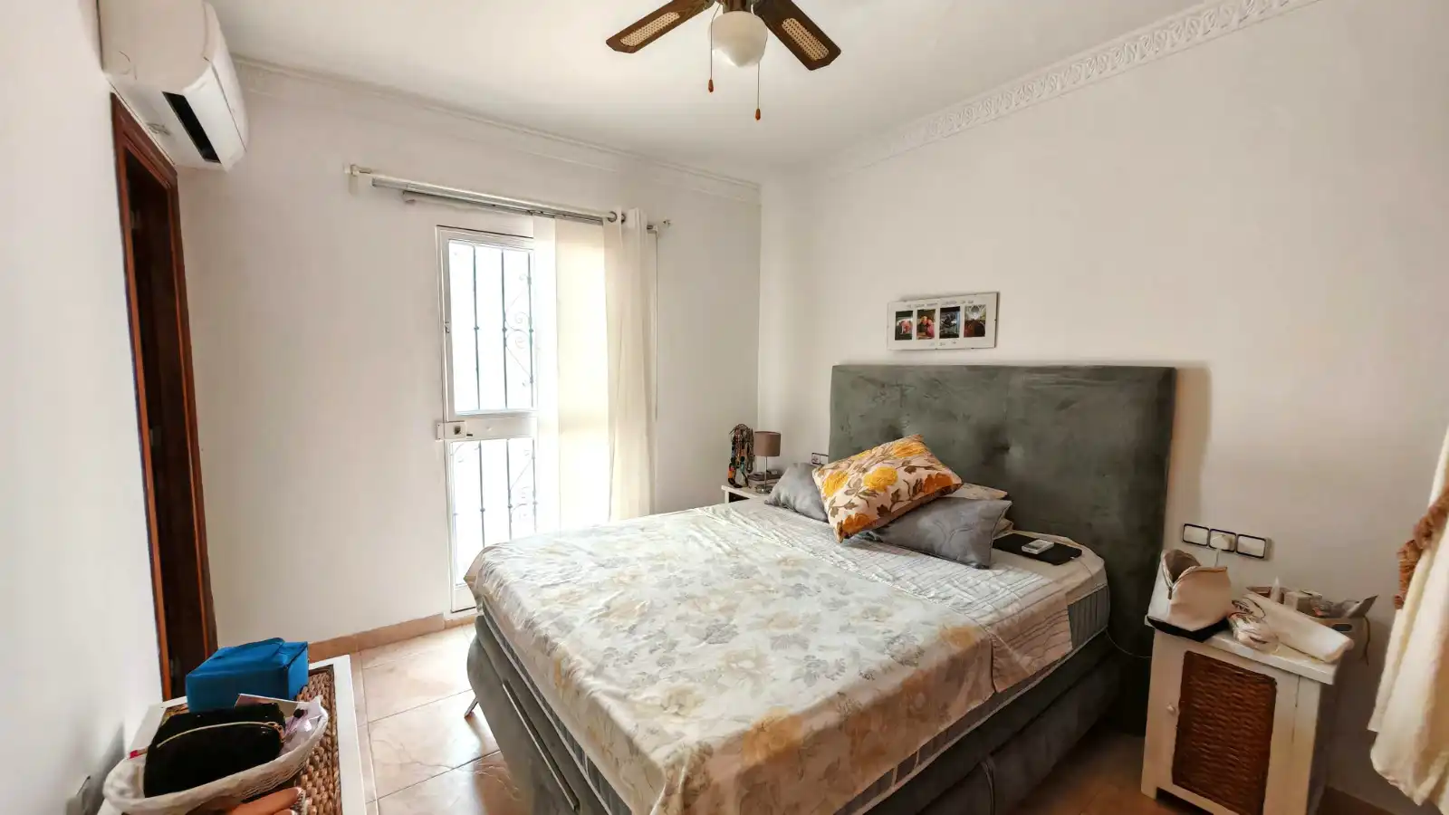 Dormitori de Casa o xalet en venda en Torrox amb Aire condicionat, Terrassa i Moblat