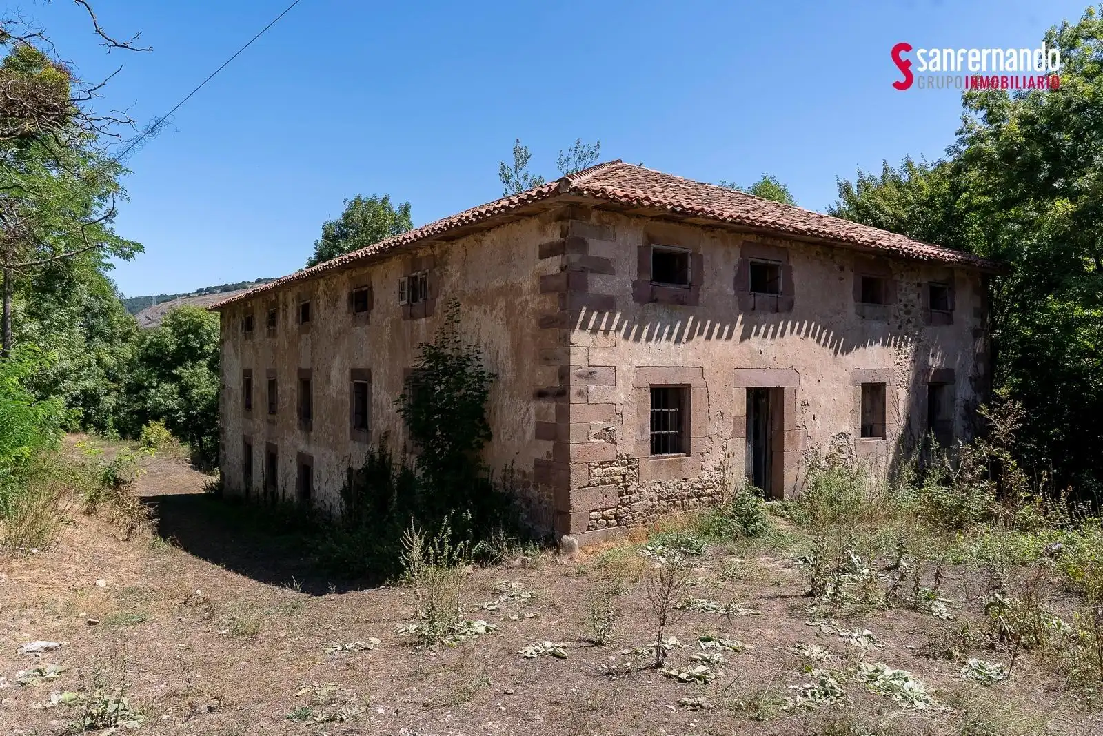 Vista exterior de Finca rústica en venda en Santiurde de Reinosa amb Jardí privat