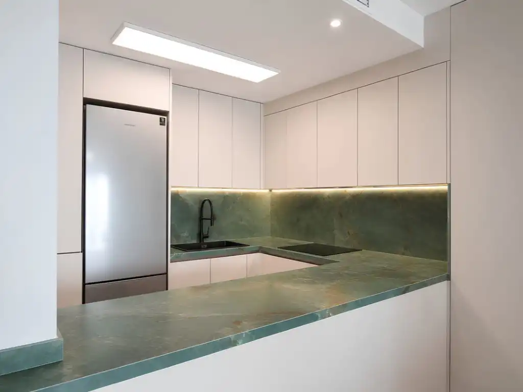 Kitchen of Flat for sale in Fuengirola  with Air Conditioner, Terrace and Furnished