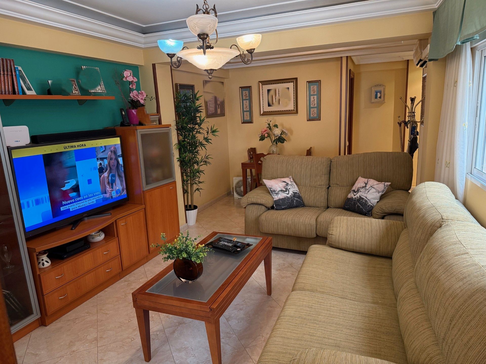 Living room of Flat for sale in  Almería Capital  with Air Conditioner and Furnished
