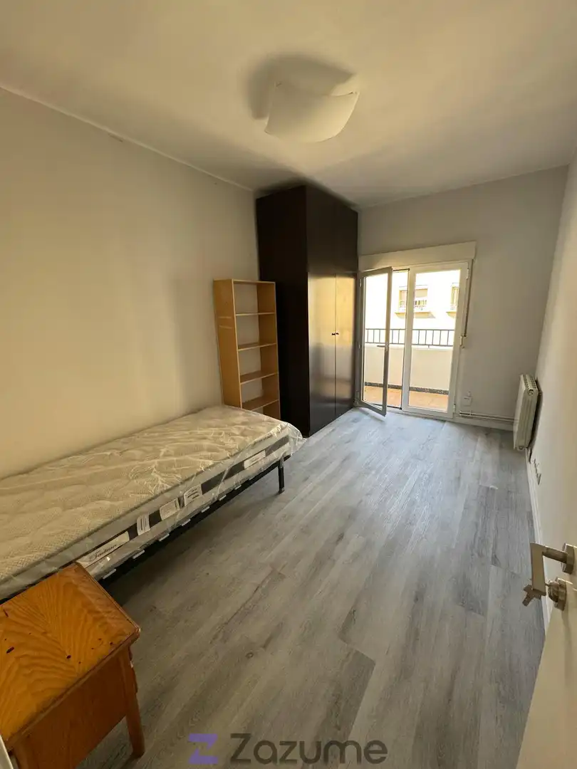 Bedroom of Flat for rent in Zaragoza  with Heating, Terrace and Furnished
