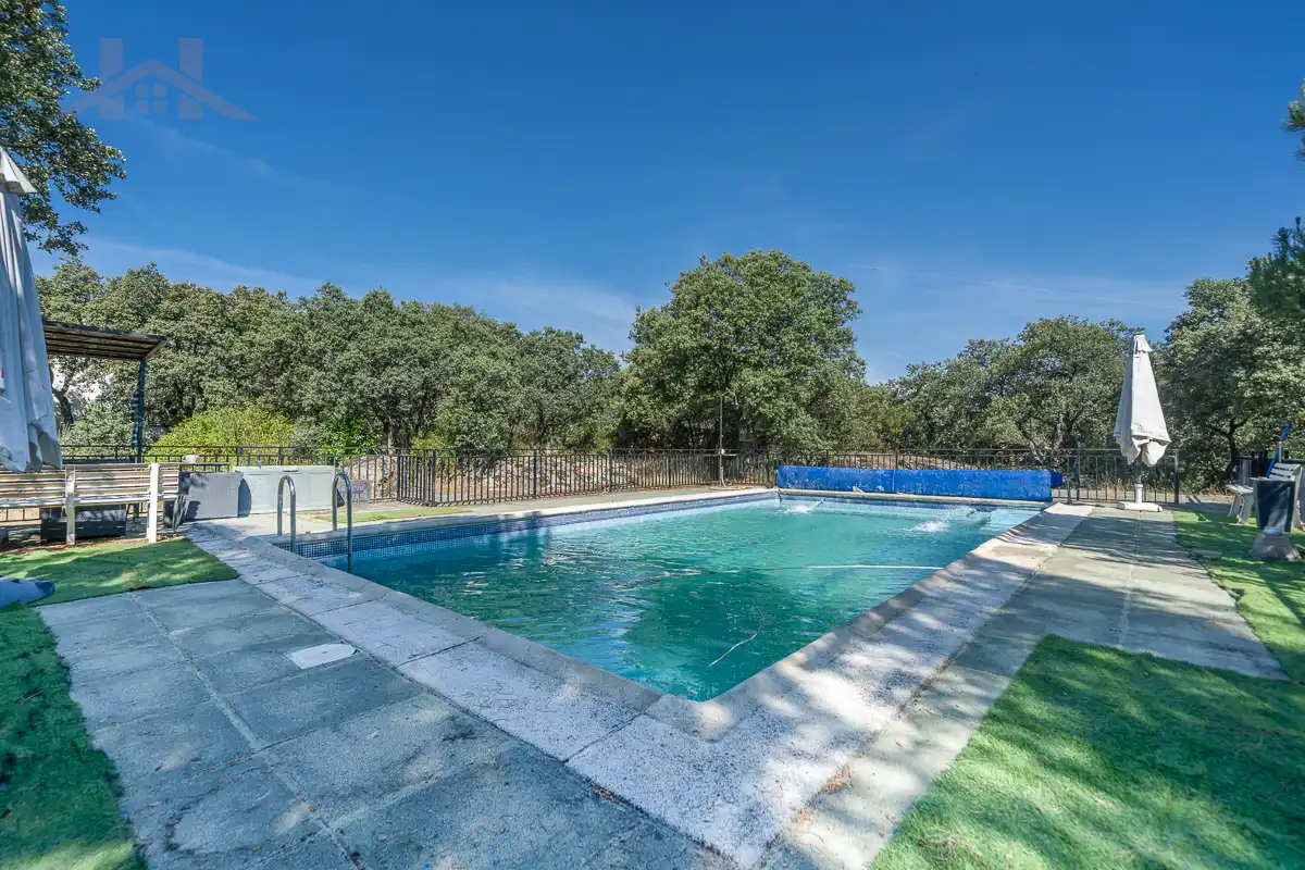 Piscina de Casa o xalet en venda en El Escorial amb Jardí privat, Terrassa i Piscina
