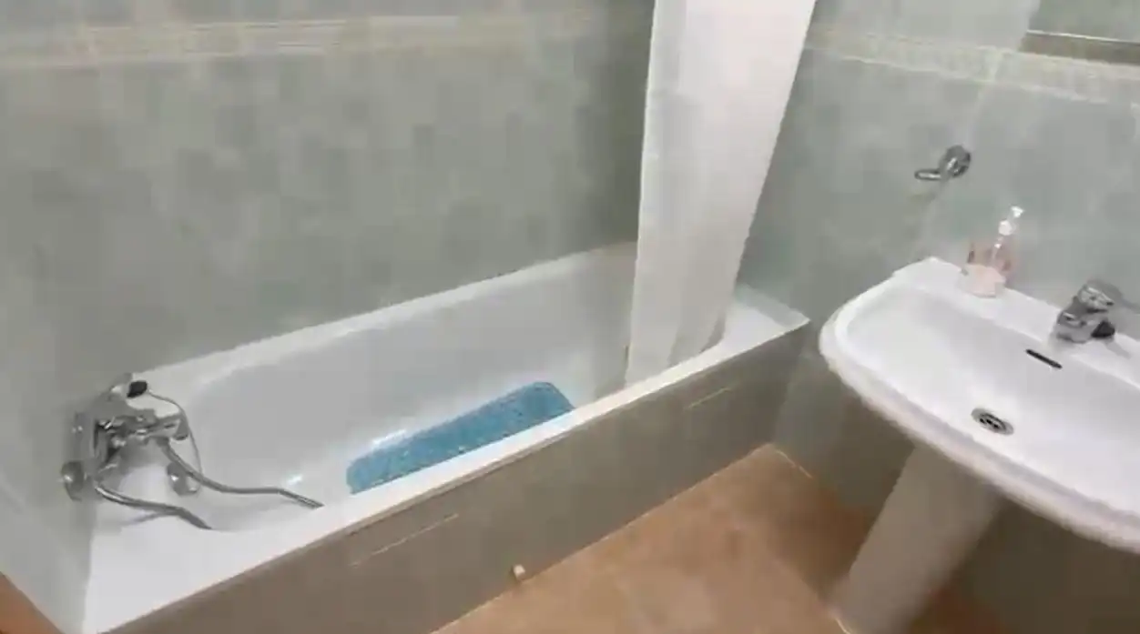 Baño de Apartamento en venta en La Manga del Mar Menor con Aire acondicionado, Terraza y Trastero