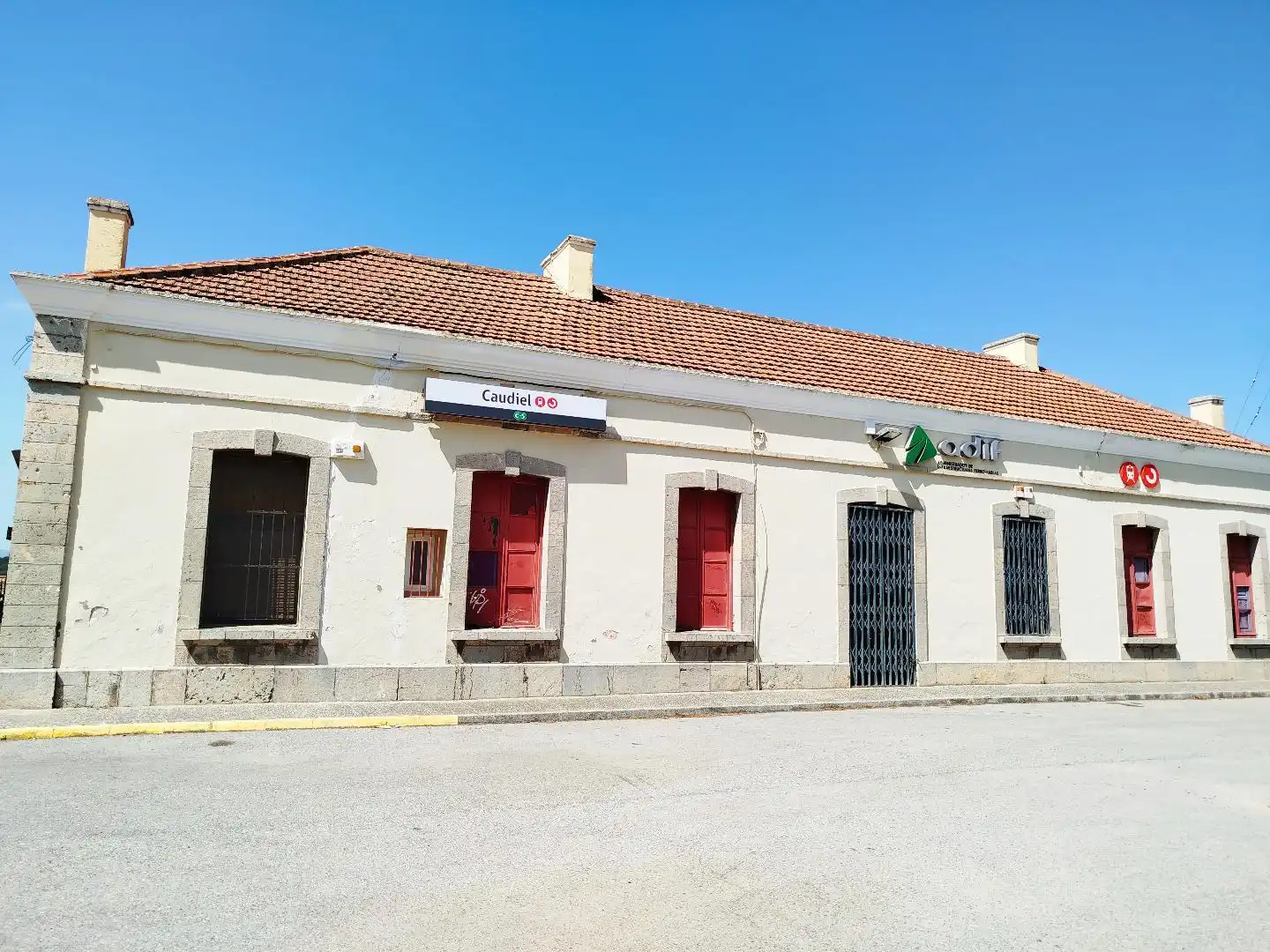 Vista exterior de Casa adosada en venda en Caudiel amb Terrassa