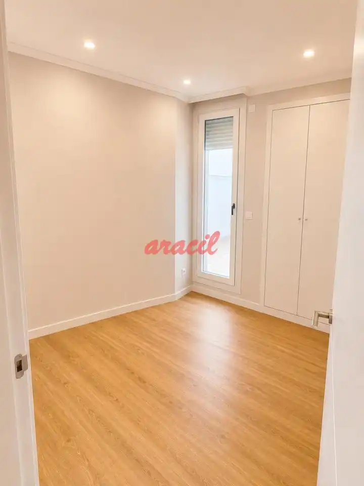 Bedroom of Apartments for rent in Ourense Capital   with Heating, Terrace and Balcony