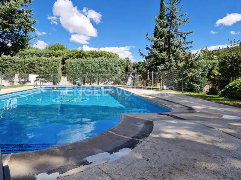 Piscina de Casa o xalet en venda en Becerril de la Sierra amb Calefacció, Jardí privat i Piscina