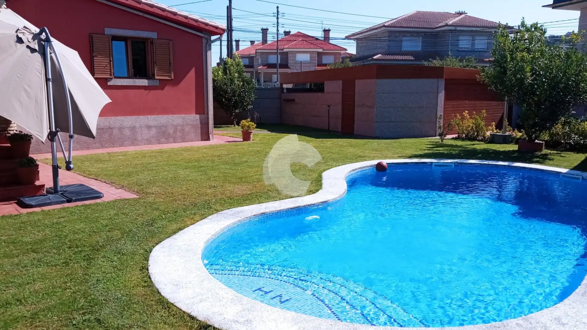 Piscina de Casa adosada en venda en Vigo  amb Piscina i Balcó
