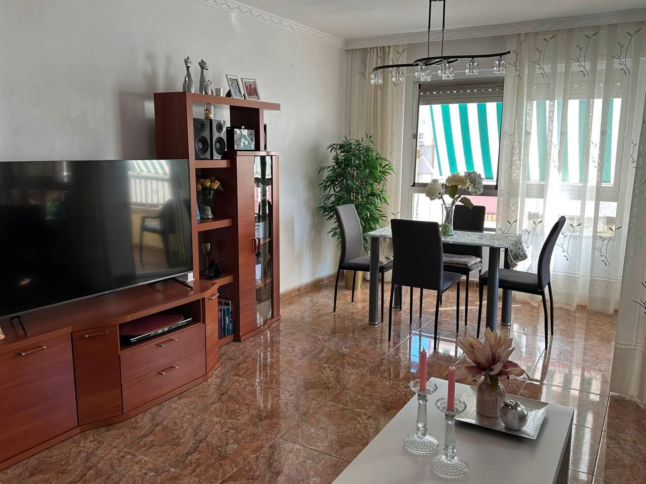 Sala d'estar de Pis en venda en Gandia amb Moblat, Microones i TV