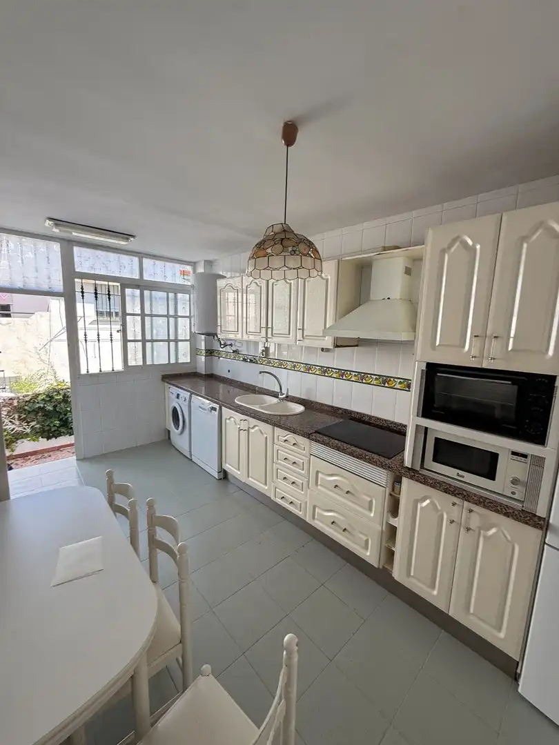 Cocina de Casa o chalet en venta en Alhaurín de la Torre con Aire acondicionado, Calefacción y Jardín privado