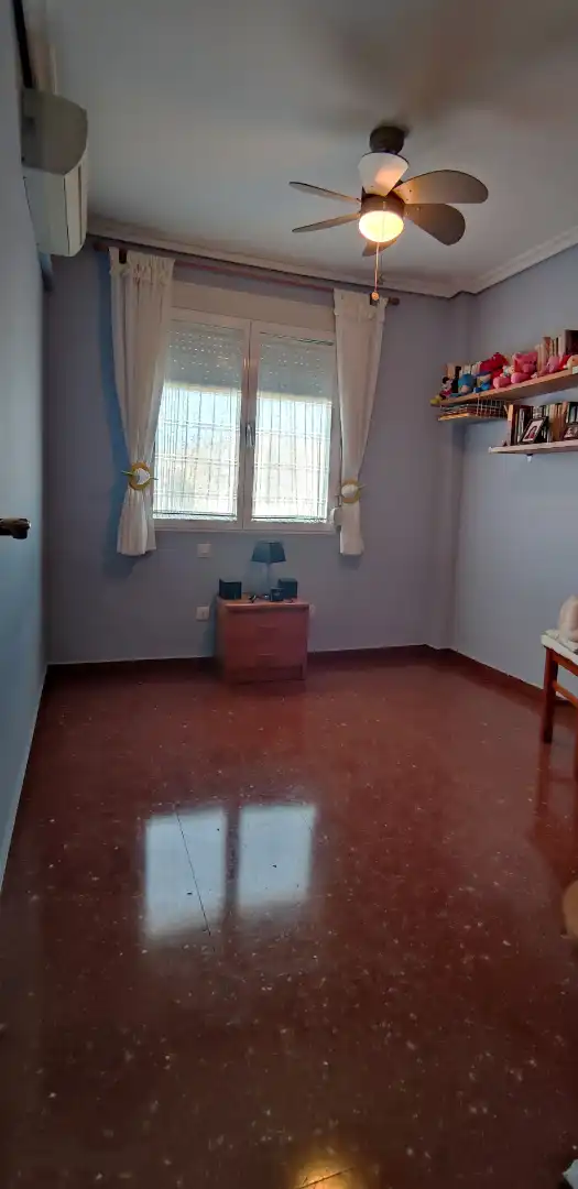 Dormitori de Pis en venda en Sevilla amb Aire condicionat, Terrassa i Forn