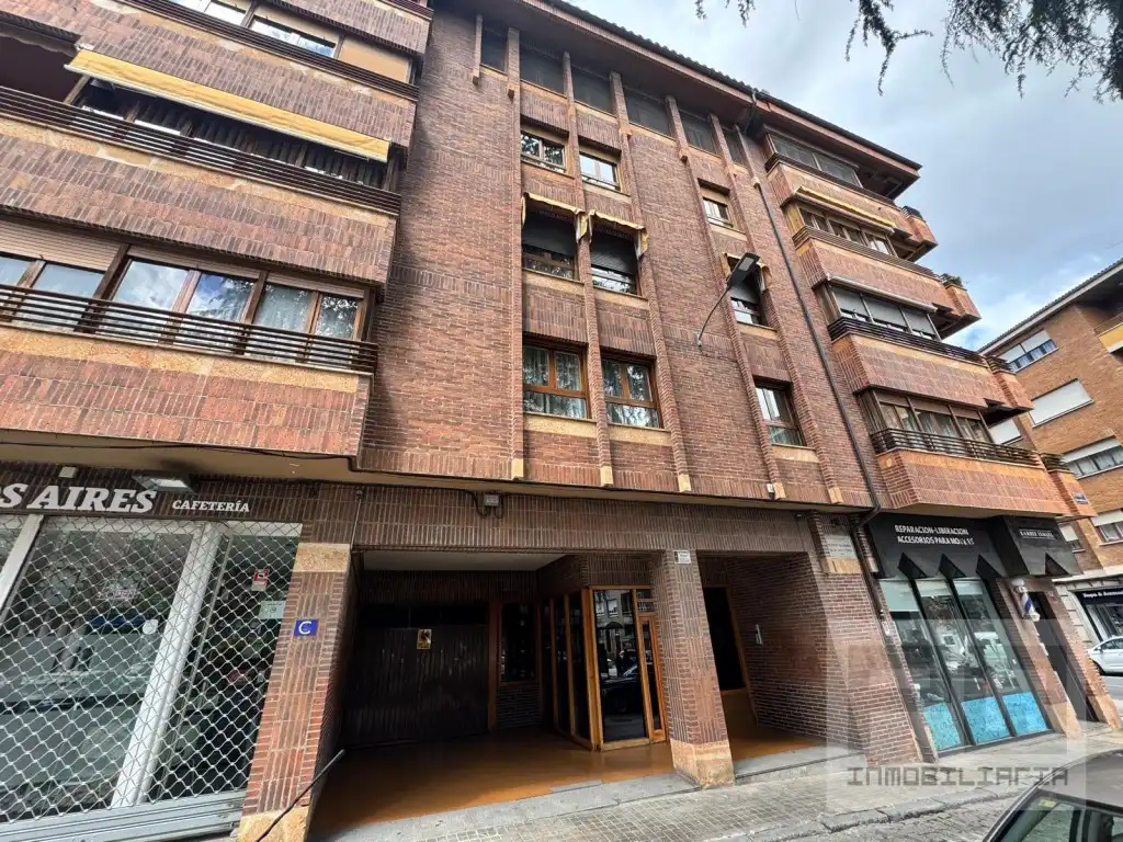 Außenansicht von Wohnung zum Verkauf in Ávila