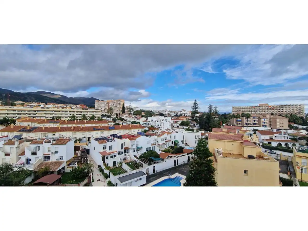 Vista exterior de Ático en venta en Benalmádena con Aire acondicionado, Calefacción y Terraza
