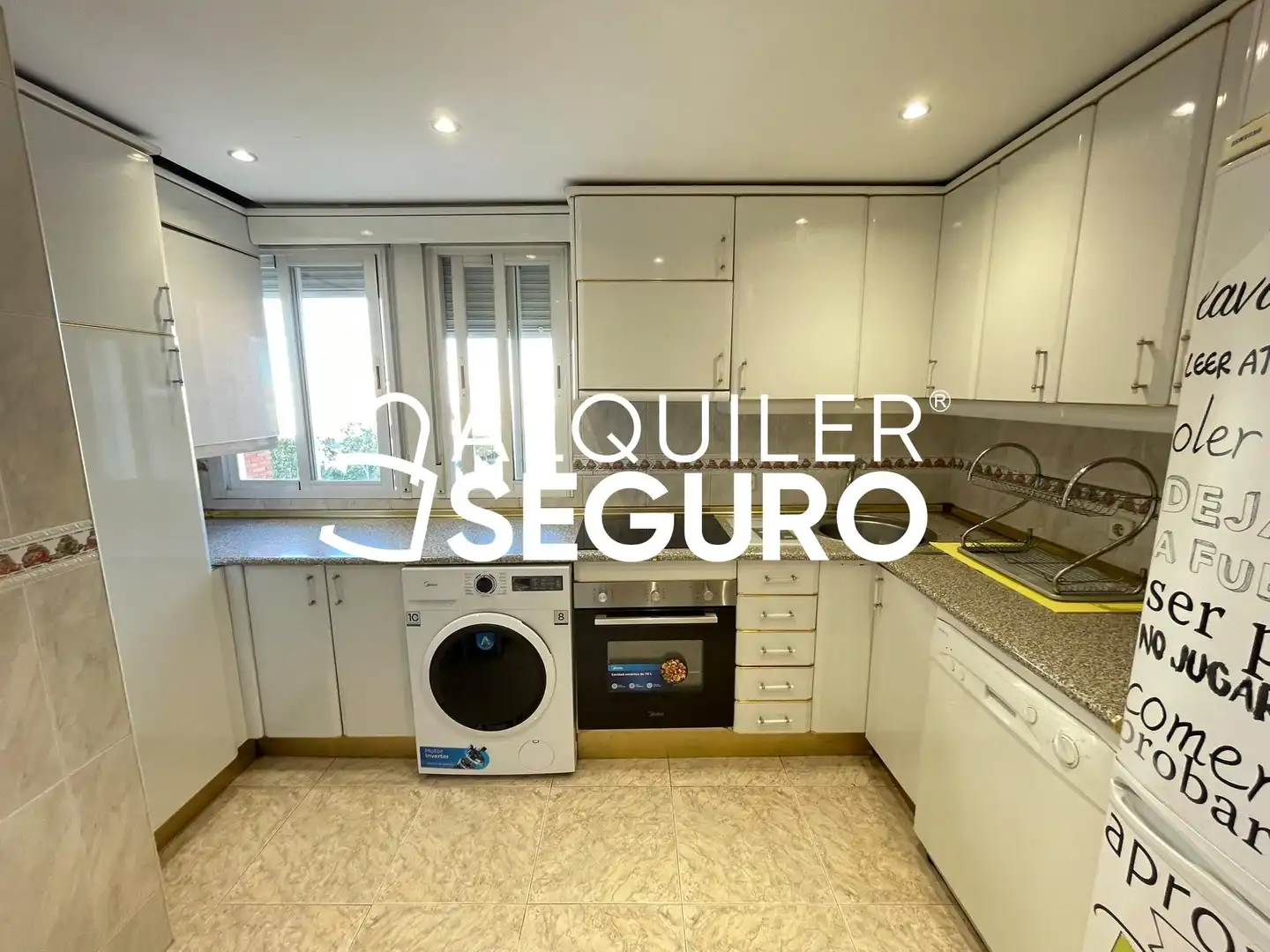 Küche von Wohnung zur Miete in Madrid mit Heizung, Abstellraum und Möbliert