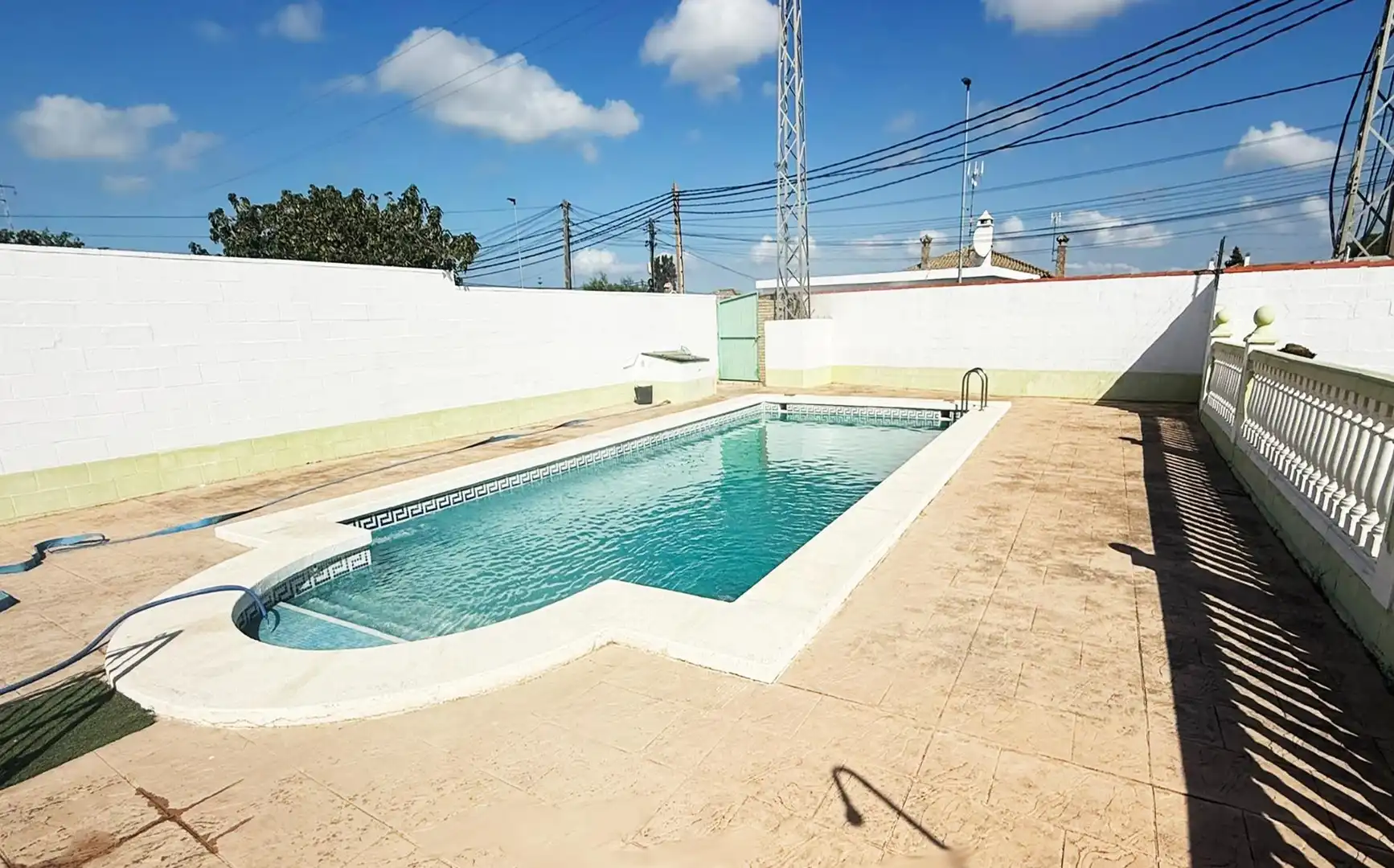 Piscina de Casa o xalet en venda en Chiclana de la Frontera amb Jardí privat, Terrassa i Traster