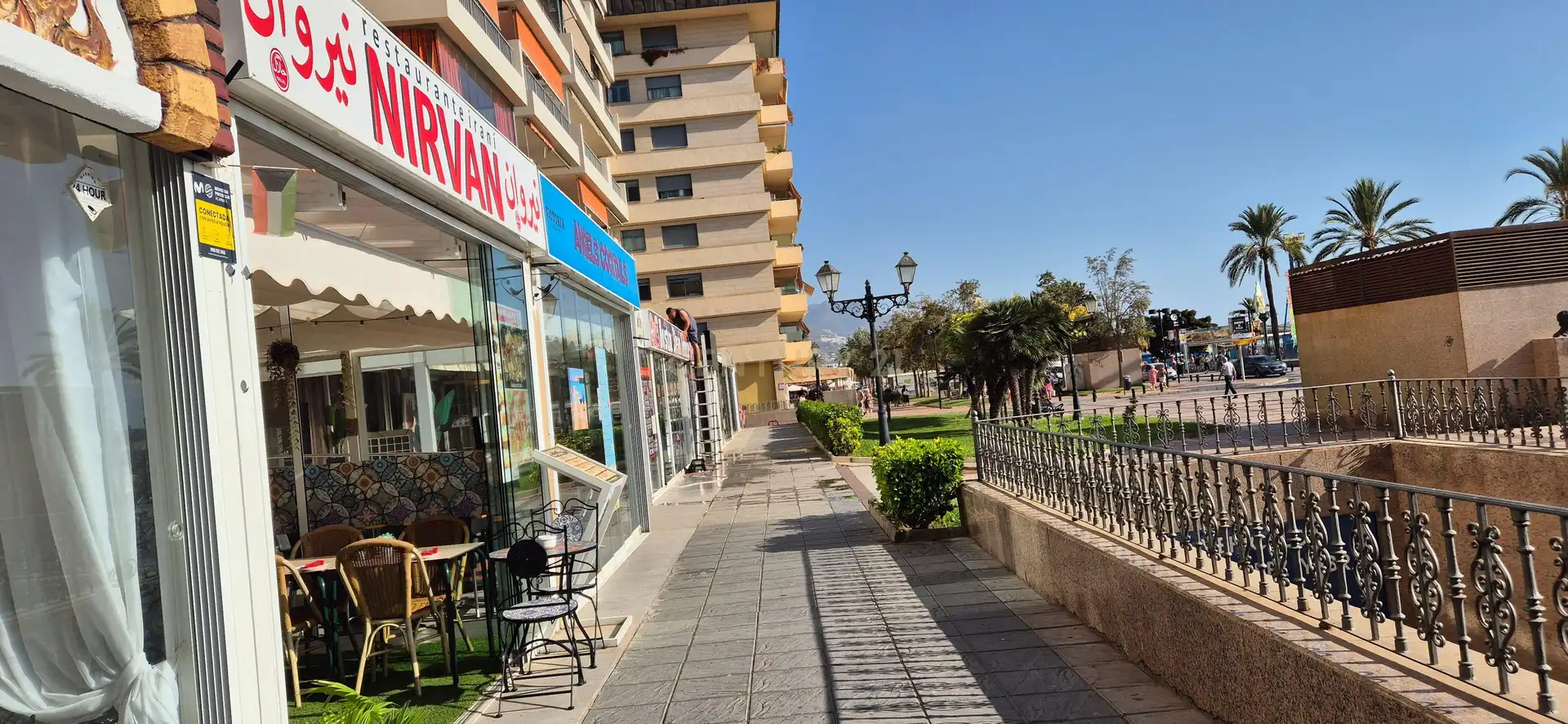 Vista exterior de Local en traspaso en Fuengirola con Aire acondicionado y Alarma