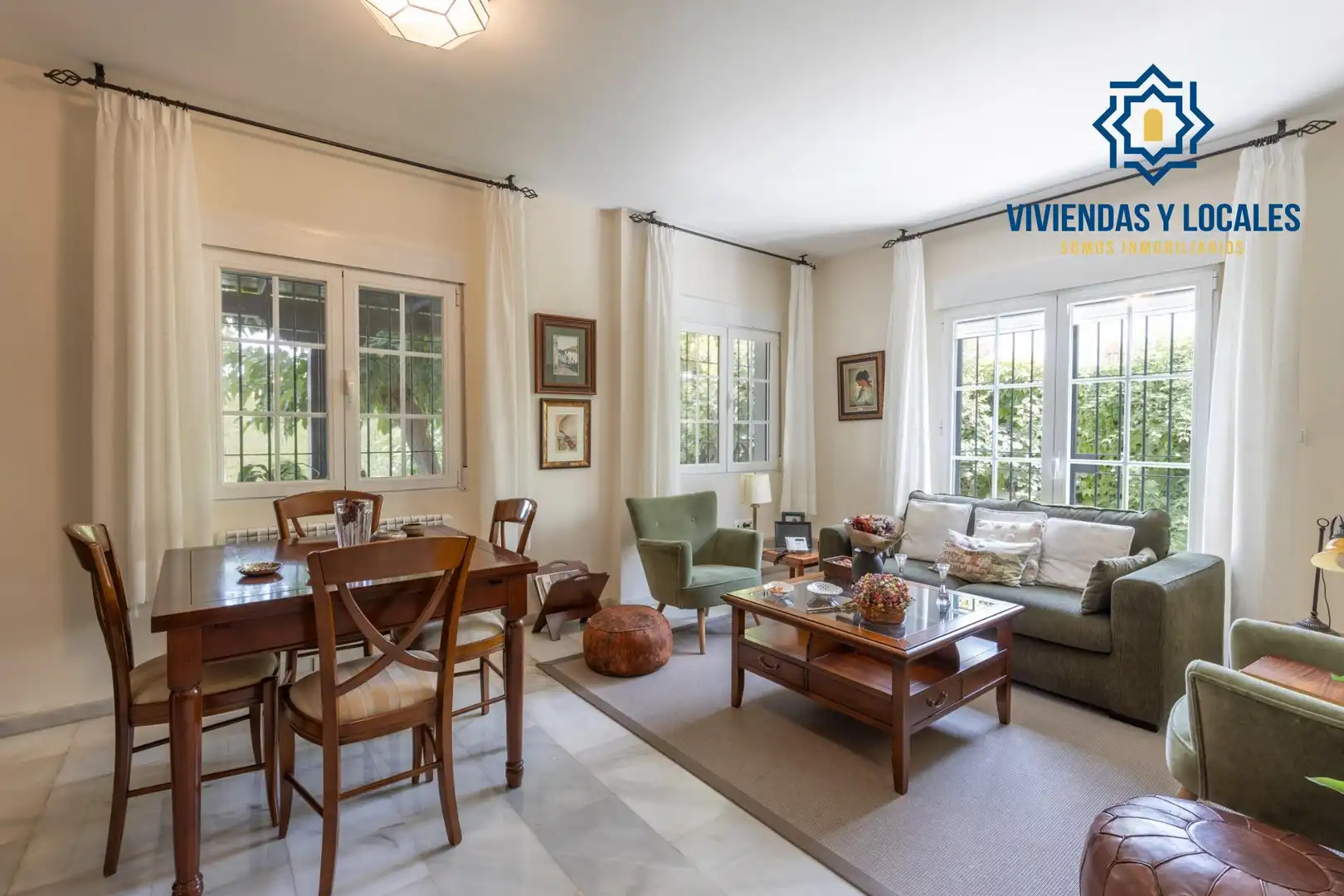 Sala de estar de Casa o chalet en venta en La Zubia con Aire acondicionado, Calefacción y Jardín privado