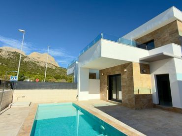 Villa con balcone in vendita a Calle Milan