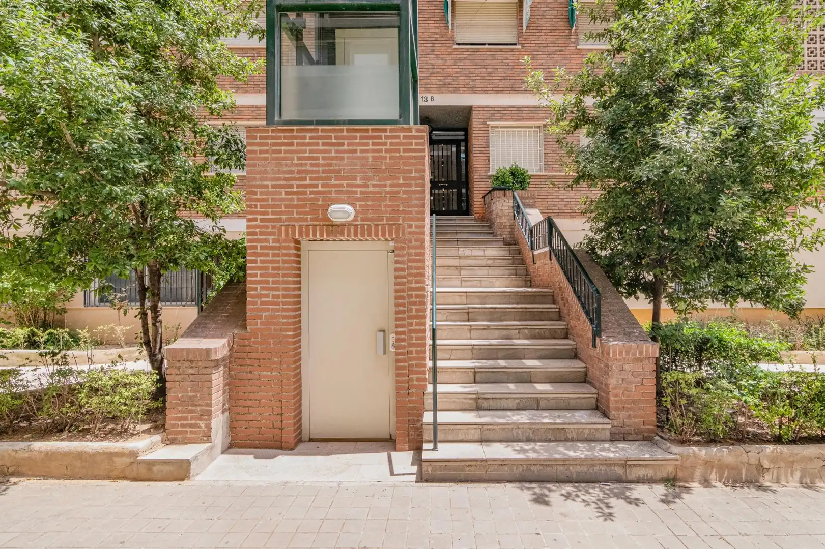 Vista exterior de Piso en venta en Granada con Calefacción, Terraza y Trastero