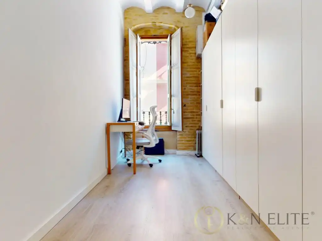 Bedroom of Flat for sale in Valencia