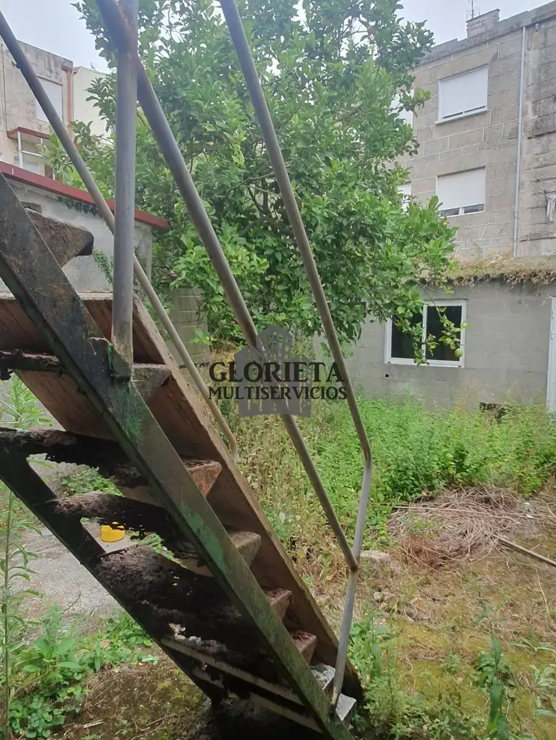 Piso en venta en Vigo  con Calefacción, Jardín privado y Amueblado
