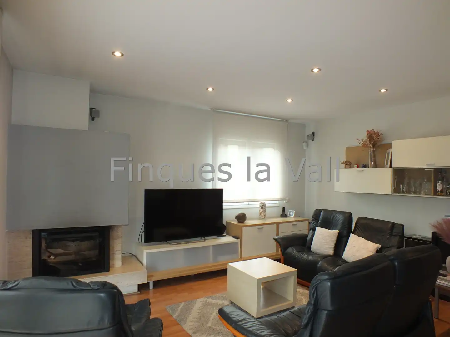 Wohnzimmer von Haus oder Chalet zum Verkauf in Tona mit Heizung, Privatgarten und Ofen