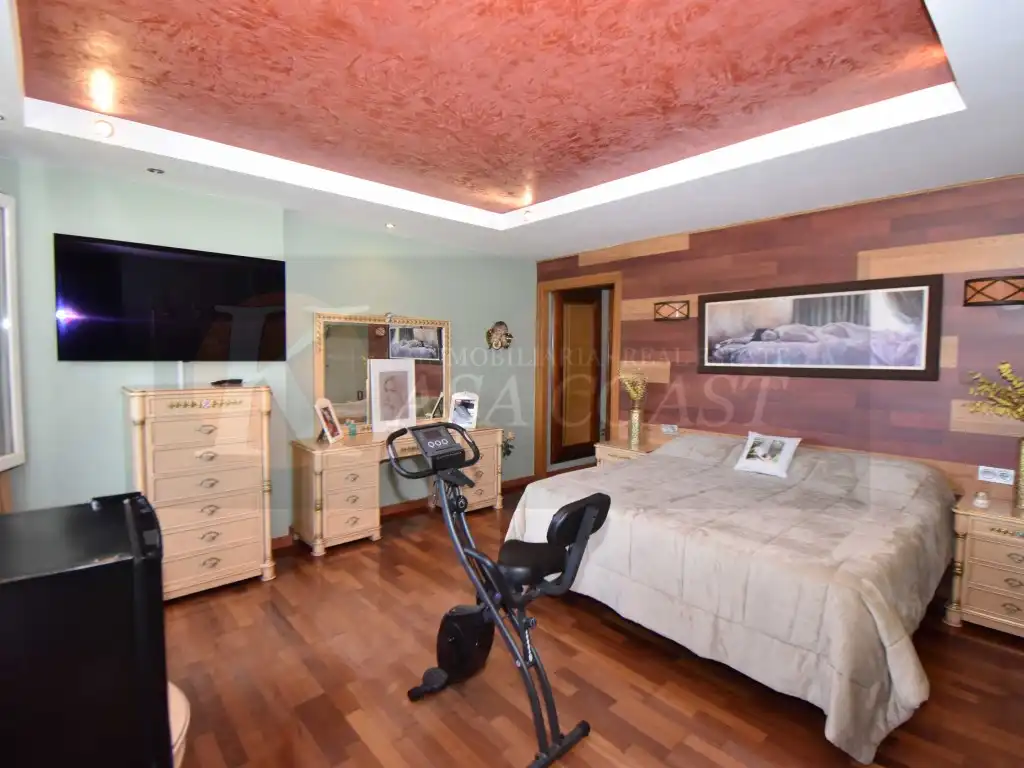 Dormitori de Casa o xalet en venda en Mijas amb Aire condicionat, Jardí privat i Terrassa