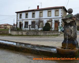 Vista exterior de Casa o xalet en venda en Valle de Valdebezana amb Calefacció, Terrassa i Traster