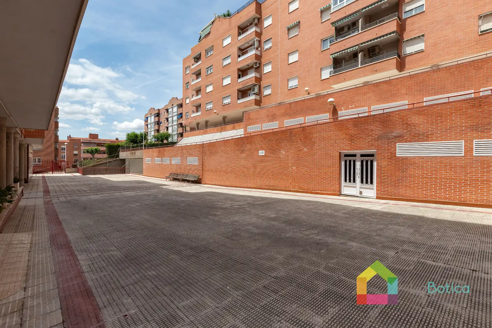 Parking of Flat for sale in Toledo  with Heating, Parquet flooring and Washing machine