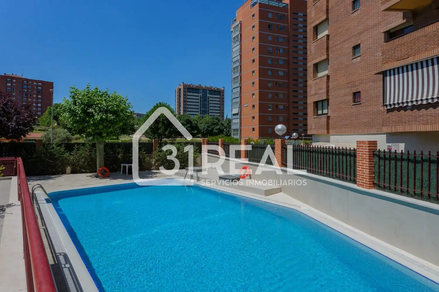 Piscina de Piso en venta en Madrid con Calefacción, Jardín privado y Terraza