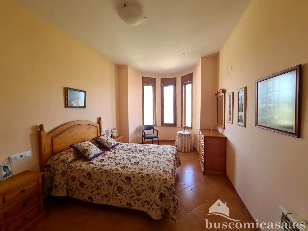 Dormitori de Casa o xalet en venda en Huelma amb Aire condicionat, Calefacció i Jardí privat