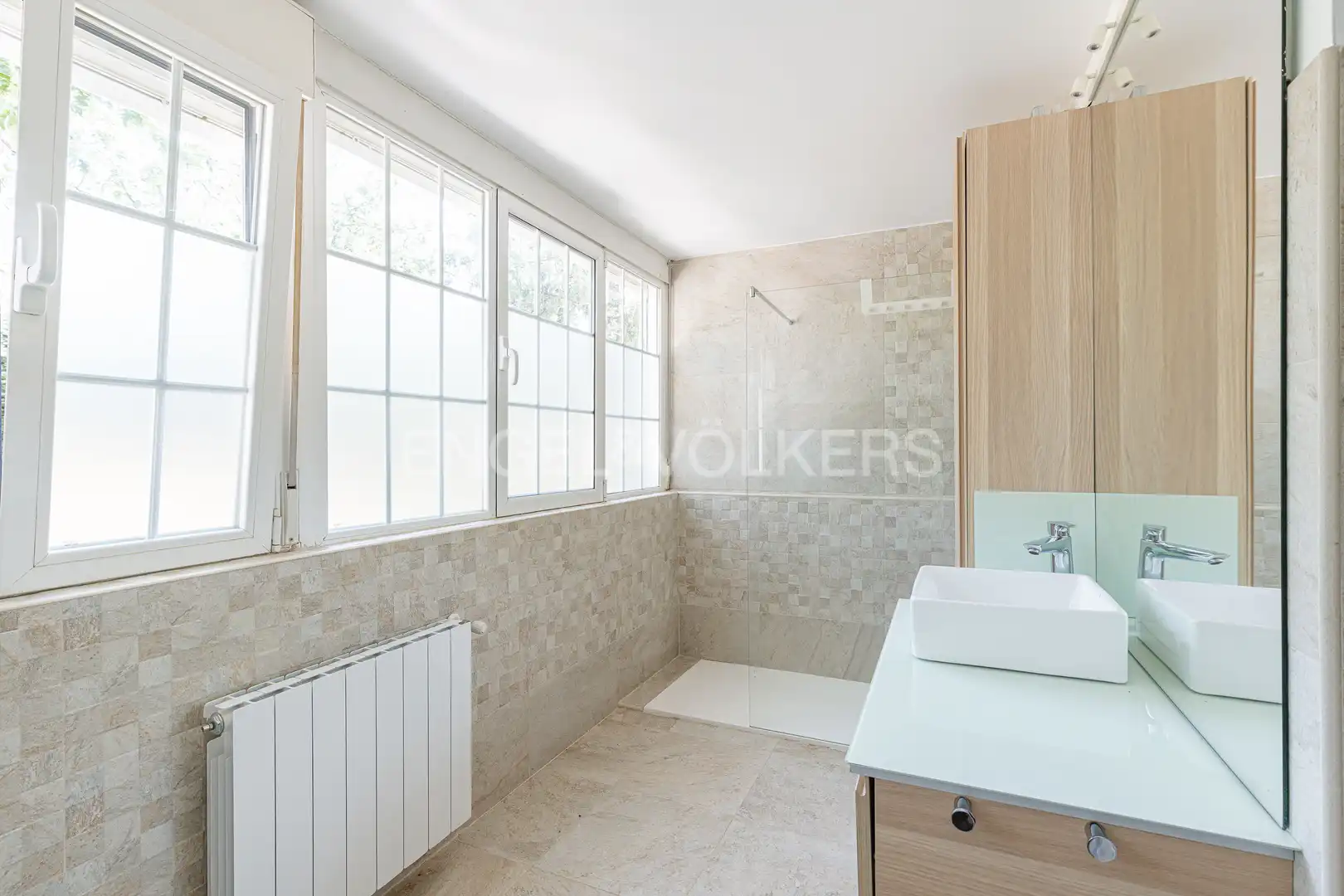 Bathroom of Houses for sale in Valdemorillo  with Heating, Private garden and Parquet flooring