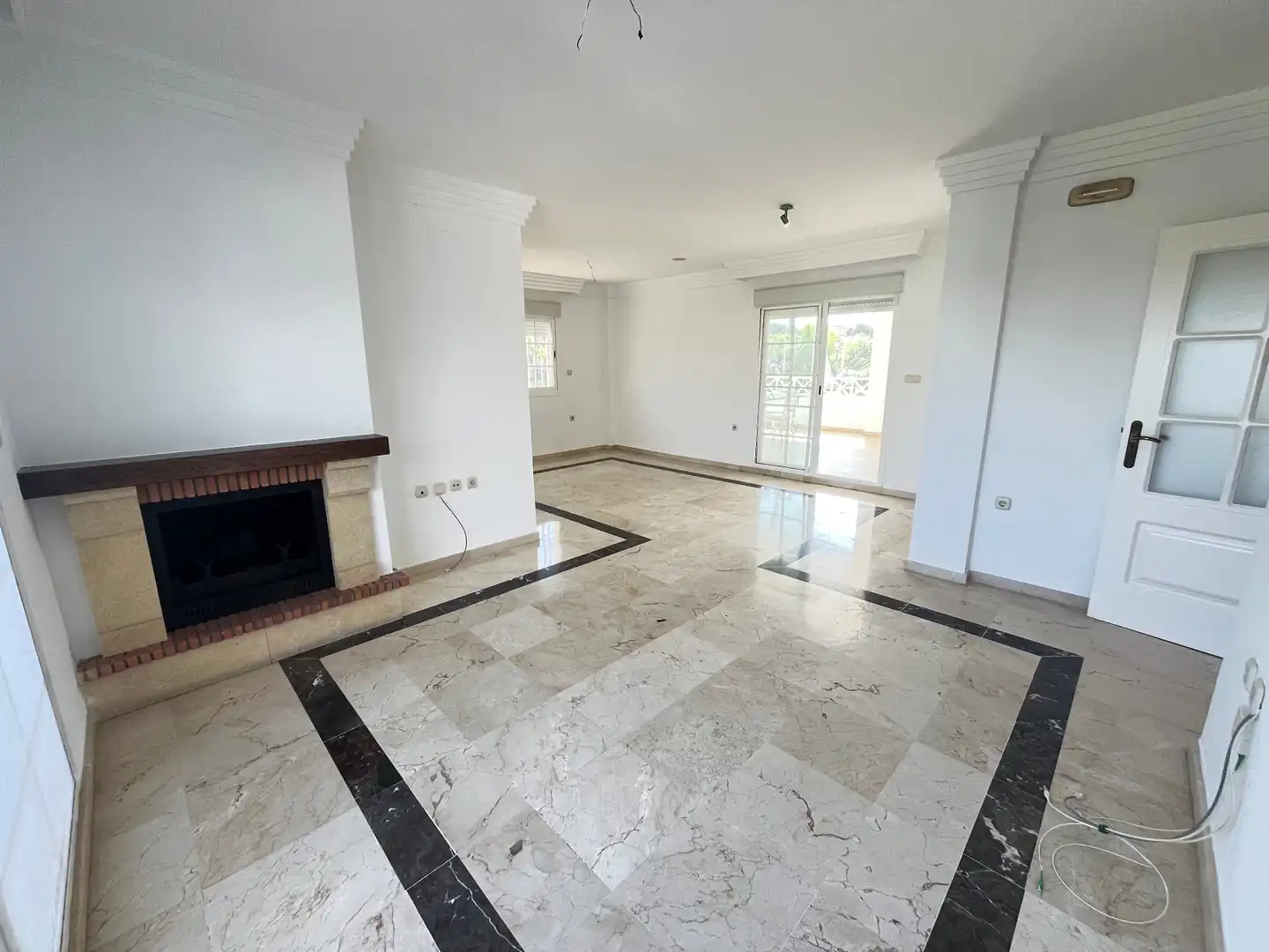 Sala de estar de Ático de alquiler en Marbella con Aire acondicionado, Calefacción y Terraza